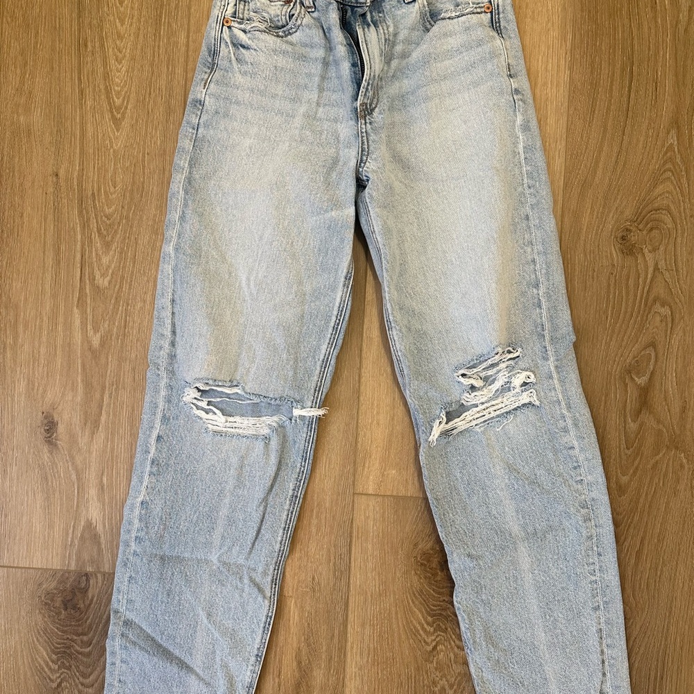 American Eagle Outfitters Light Blue Distressed Boyfriend Jeans